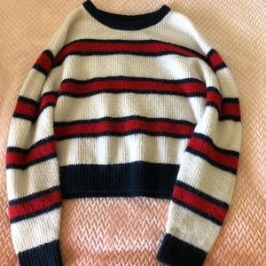 Long sleeve comfy sweater.